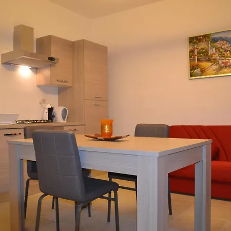 La Luna Town House