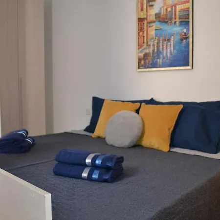 Guest house La Luna Town House