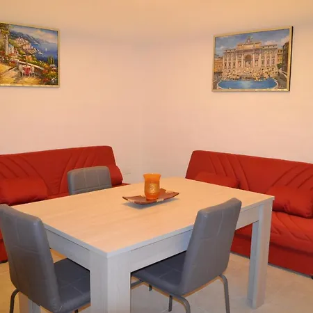 La Luna Town House Guest house