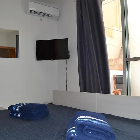 La Luna Town House Guest house *