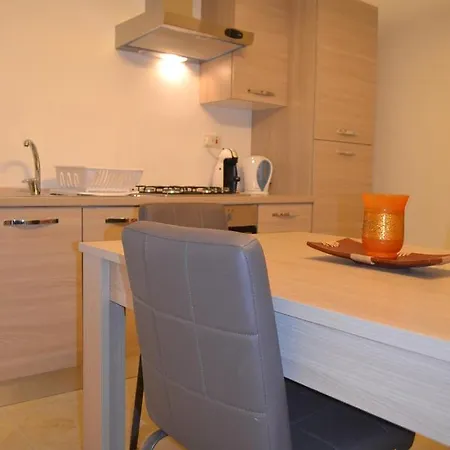 La Luna Town House