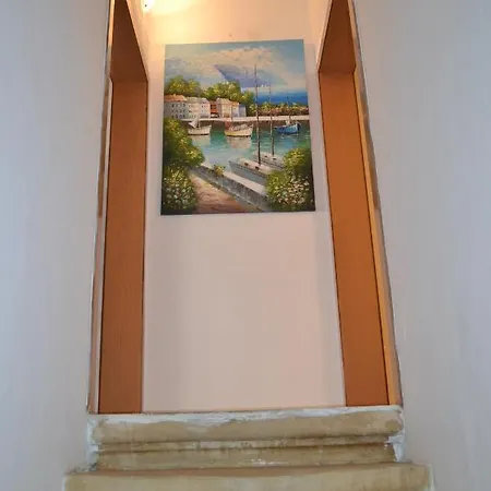 La Luna Town House *